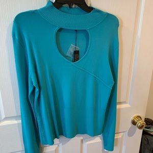 New with tags turquoise key hole sweater by Theme